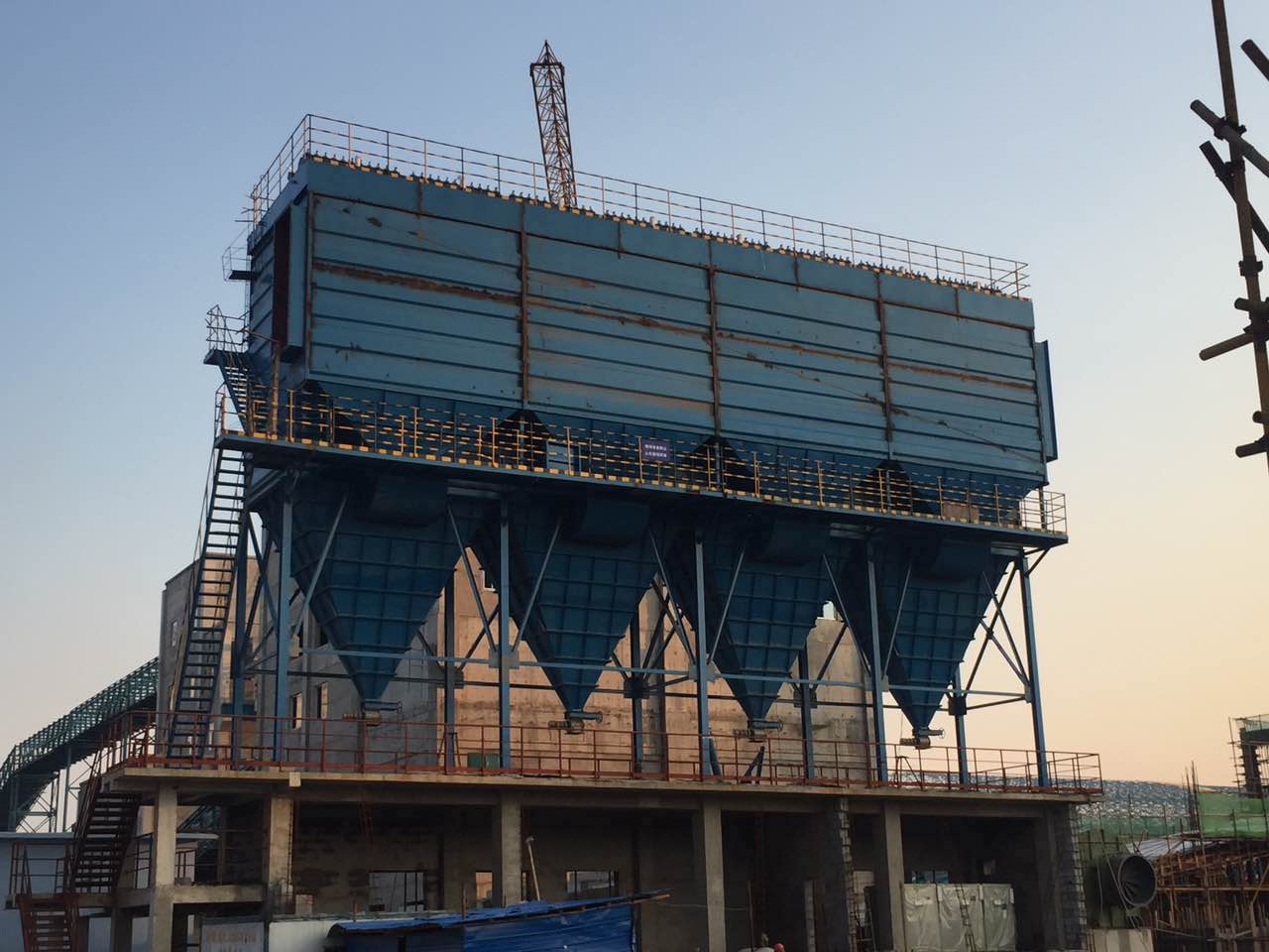日照精品基地除尘器安装现场2